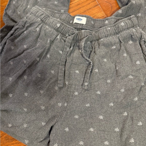 Old Navy Gray Snowflake Lounge Pants with Pockets size M - Picture 2 of 7